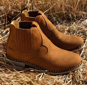 [Kit 4 em 1] Bota Masculina Zemu de Cano Curto em Couro Legítimo com Boné Modão, Cinto Country e Carteira GRÁTIS