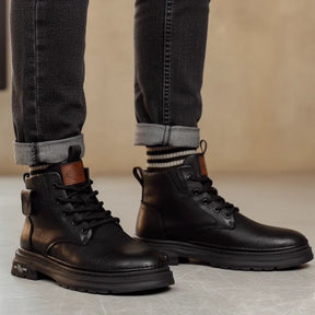 Bota Sentinel Masculina Antiderrapante de Cano Médio em Couro Legítimo e Lã Natural + 4 Cuecas, Relógio e Cinto GRÁTIS