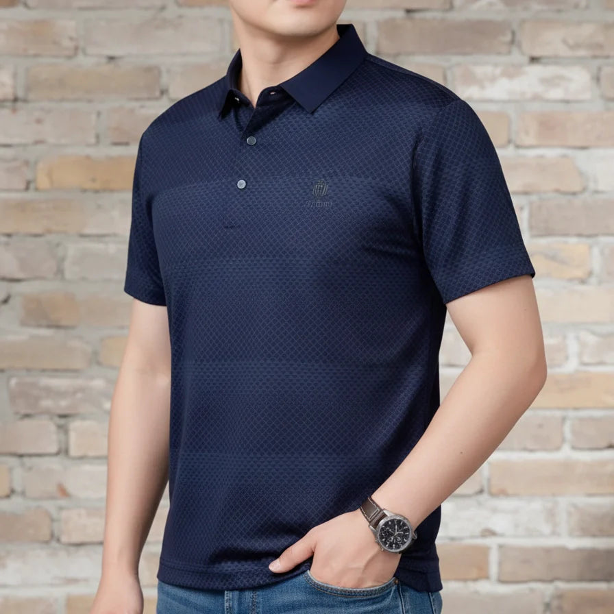 [Leve 6, Pague Só 3] Camisa Polo Ventura Masculina em Algodão, Poliéster e Elastano com Microtextura Geométrica, Botões Frontais e Logo Bordado + BRINDES